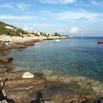 By The Sea Milna, - 3036 Vis